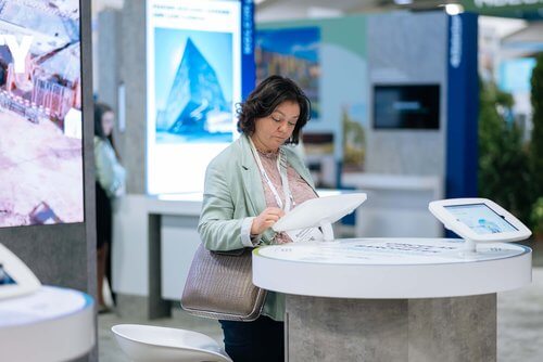 Holcim person using digital tablet